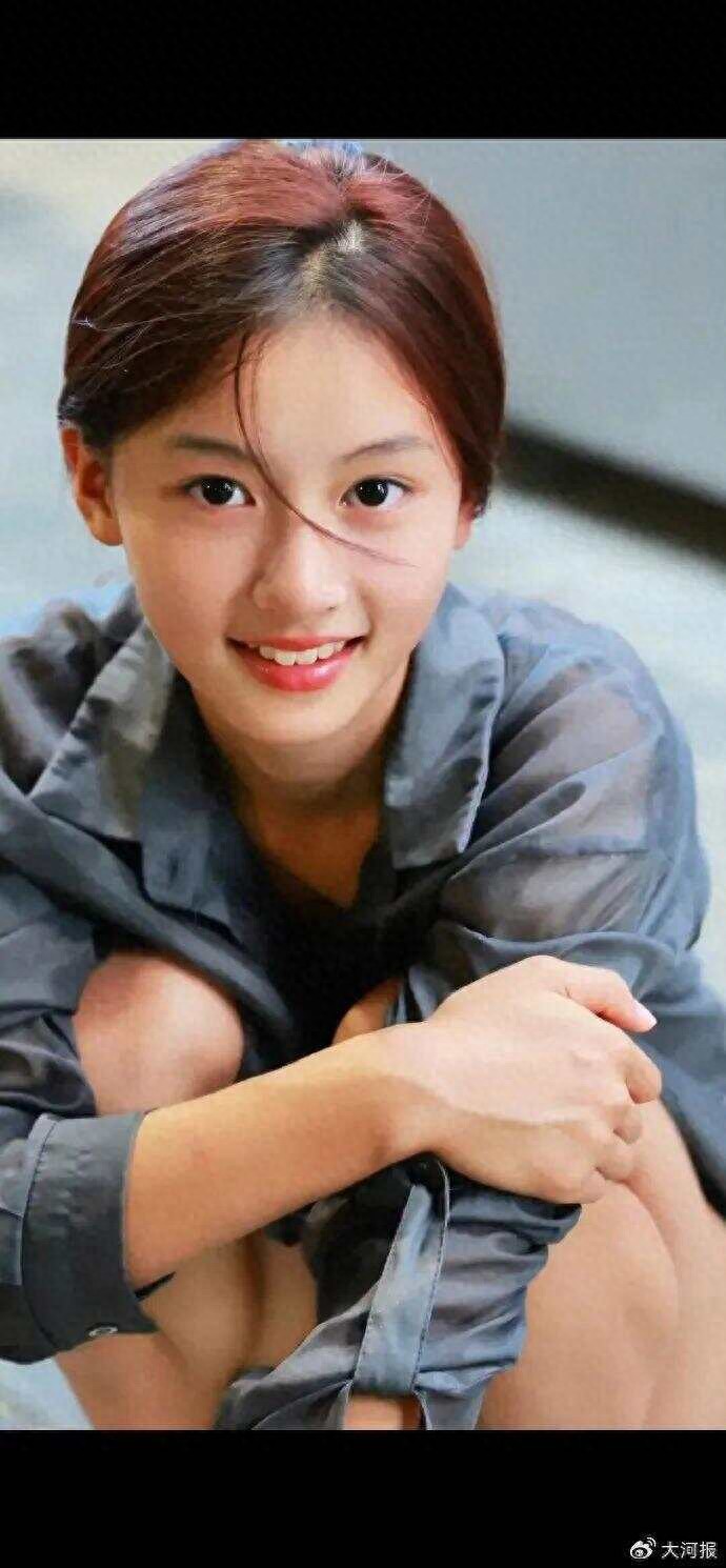 15歲女孩七七1分鐘視頻報(bào)價(jià)1萬(wàn)