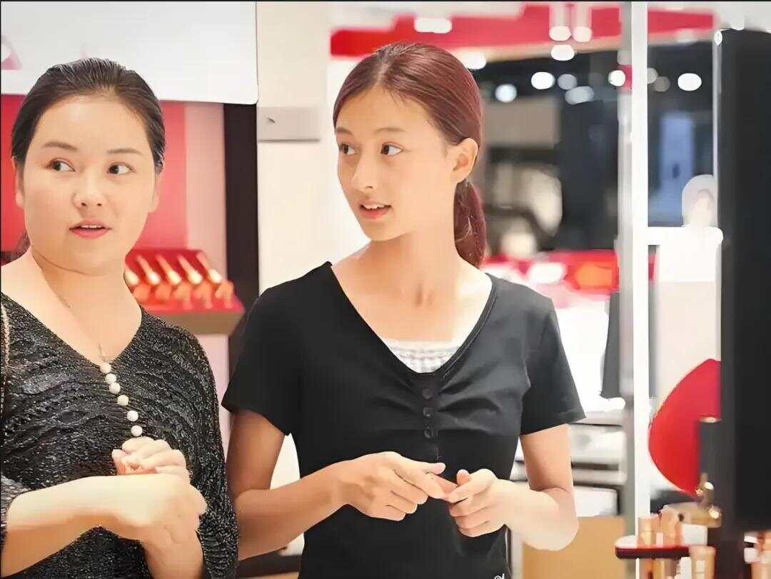 15歲女孩七七1分鐘視頻報(bào)價(jià)1萬(wàn)