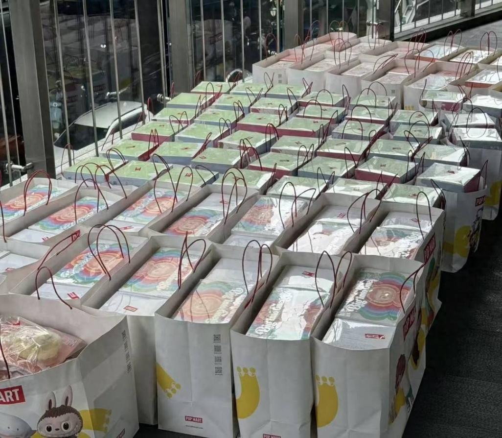 囤LABUBU的黃牛哭了:根本沒人接盤