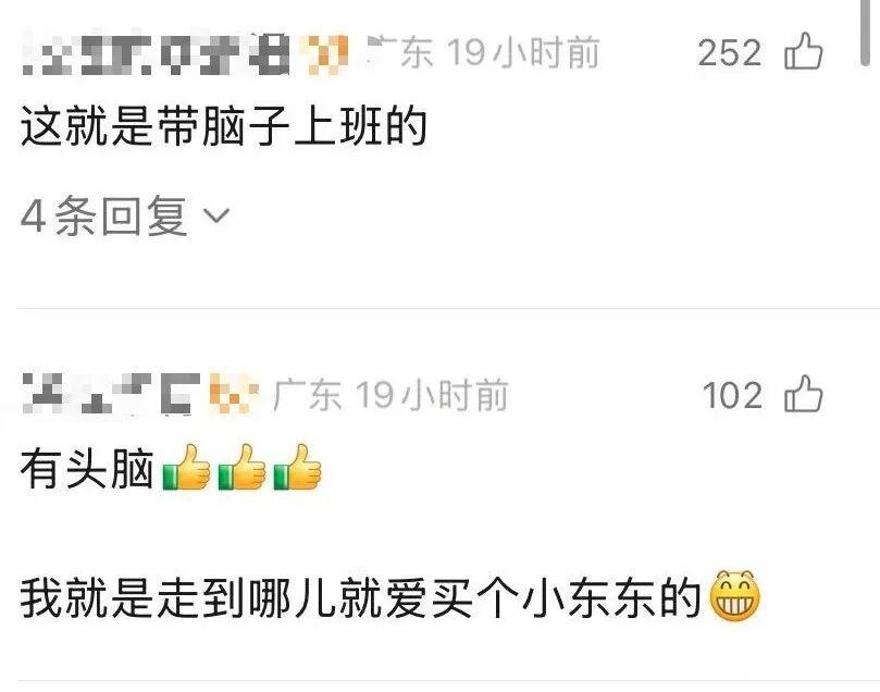 廣州一網約車司機車內掛滿毛絨公仔,售價9-22元,一天隨便賣七八個,熱門款已斷貨