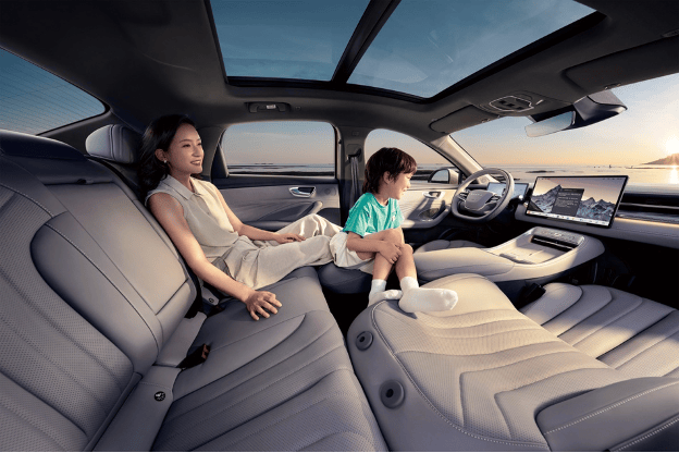 全球首發(fā)豆包深度思考大模型及場景,榮威M7 DMH“最具活人感”車機引爆廣州車展!