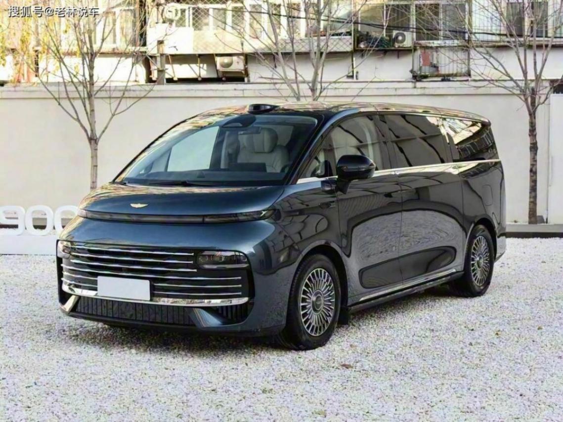 吉利銀河全新MPV亮相,車標帶翅膀像賓利,二三排都舒適,要火了