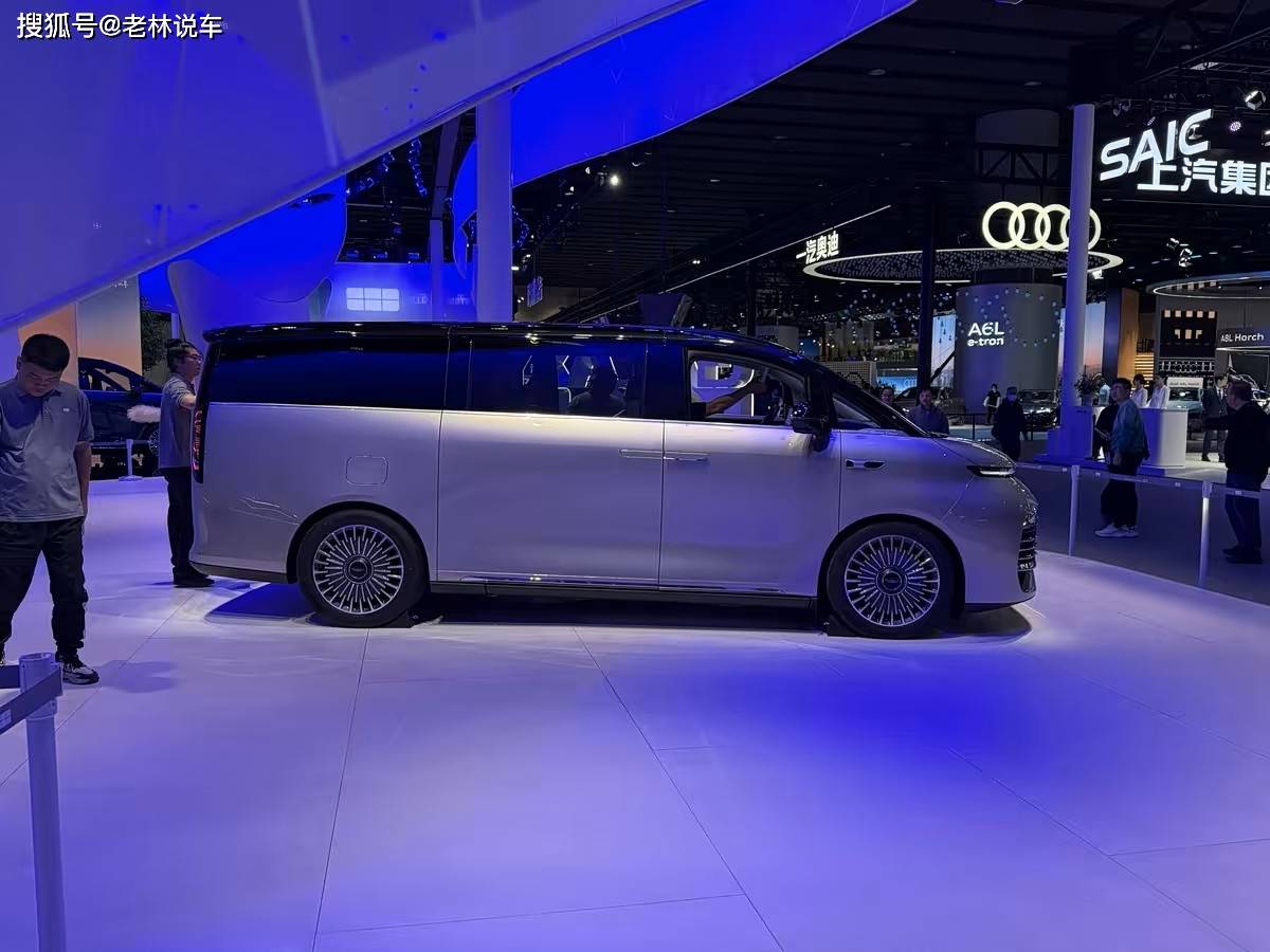 吉利銀河全新MPV亮相,車標帶翅膀像賓利,二三排都舒適,要火了